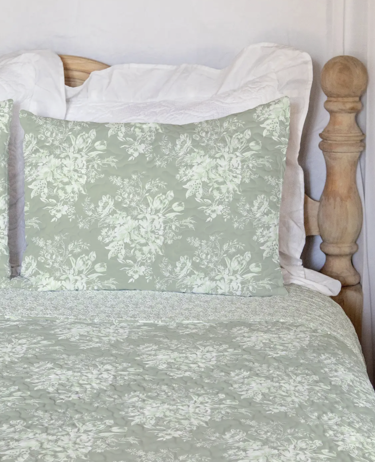 Sage Toile White/Blue King Quilt