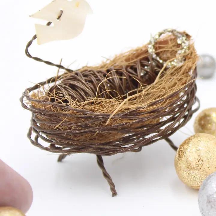 3" Wire Manger with Dove