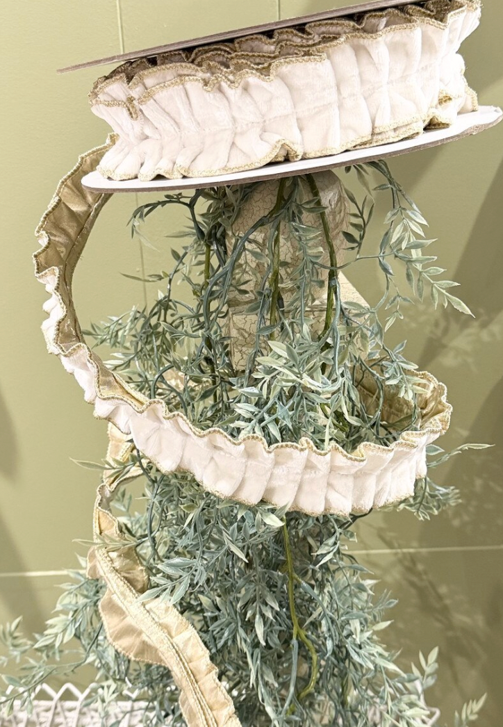 1.5 White Velvet Pleated 10y