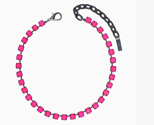 Oakland Electric Pink Necklace in Smutt