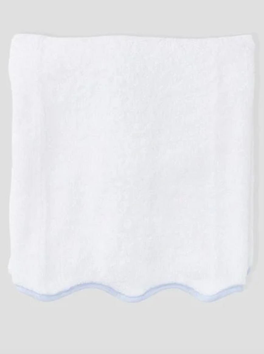 Weezie Scallop Bath Towel