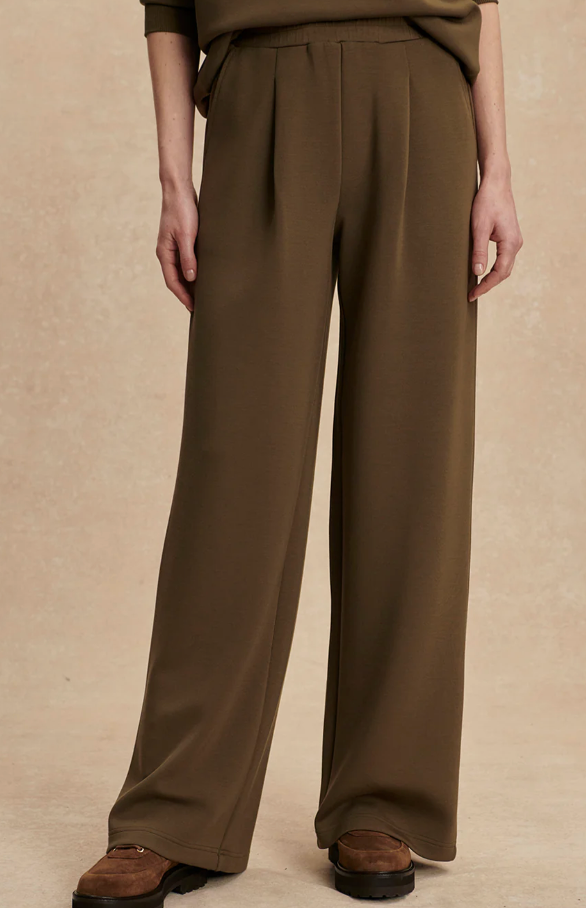 The Extra Wide Leg Pant Military Olive